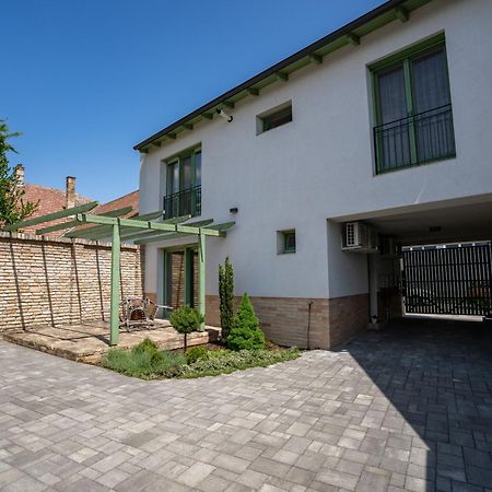 Jokai Apartman Dunafoldvar Extérieur photo
