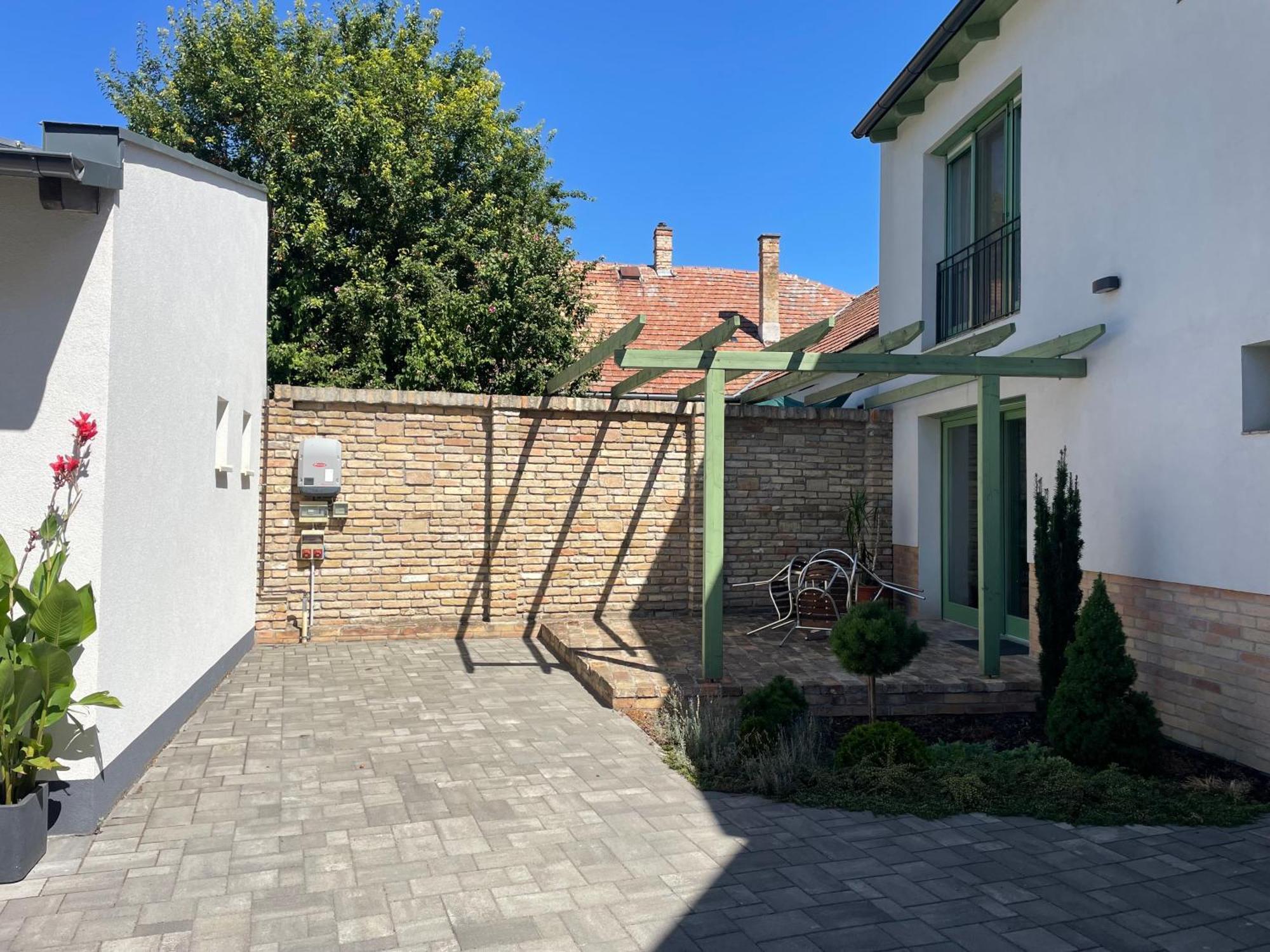 Jokai Apartman Dunafoldvar Extérieur photo