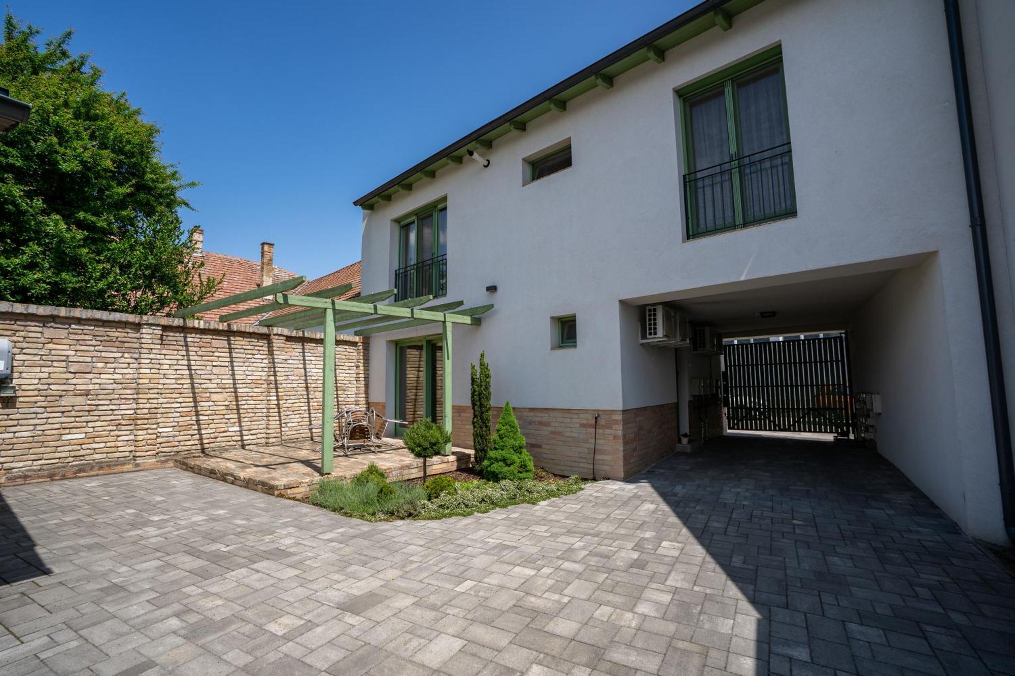 Jokai Apartman Dunafoldvar Extérieur photo