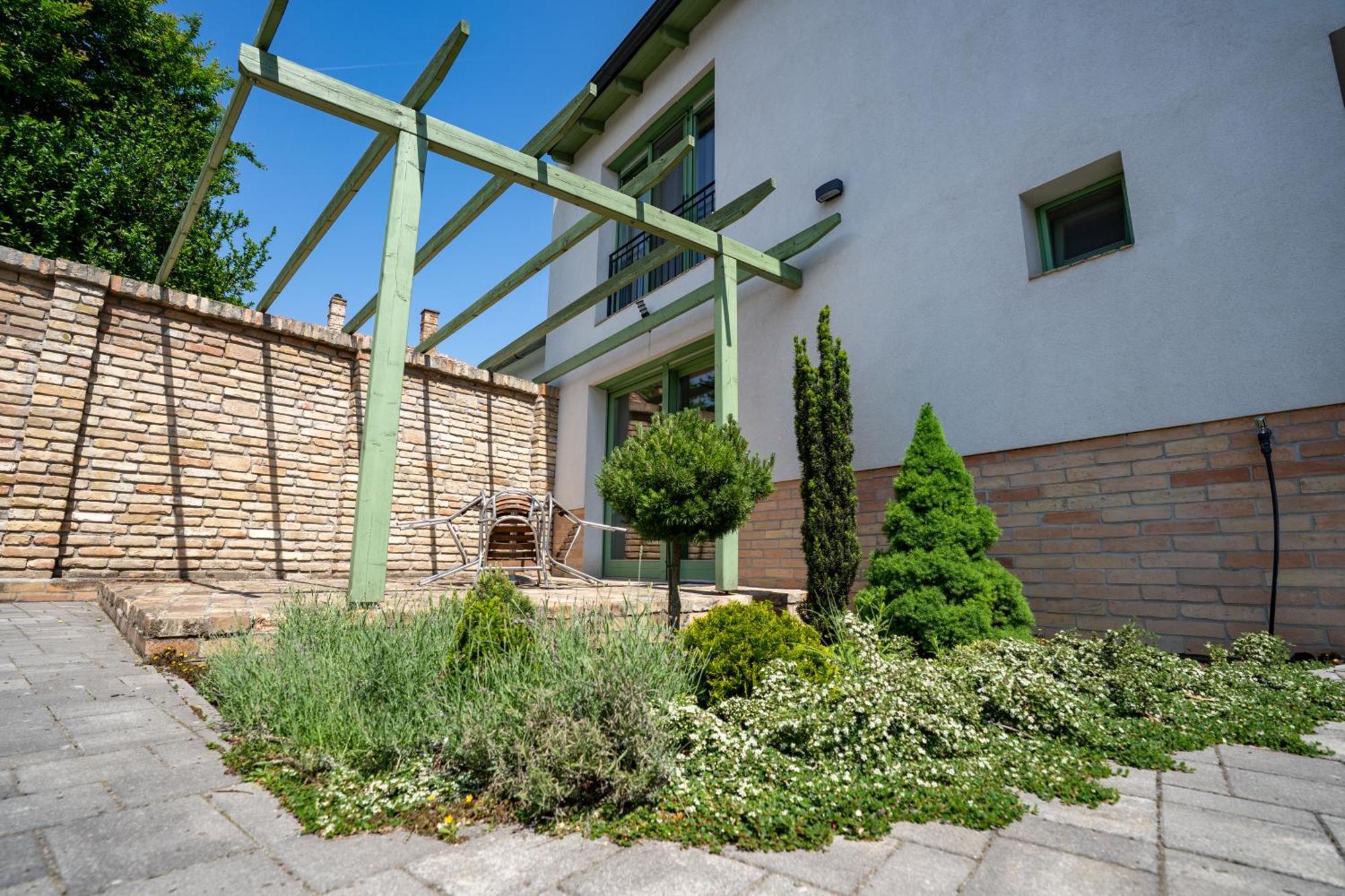 Jokai Apartman Dunafoldvar Extérieur photo